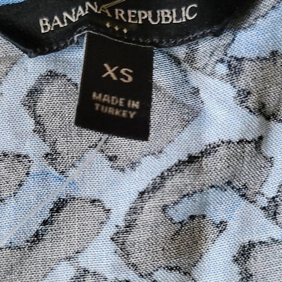 NEW! BANANA REPUBLIC Animal Print Top XS. - Picture 6 of 6